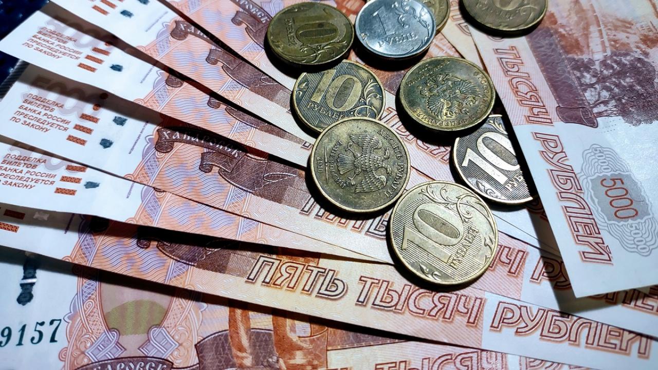 Стратег ВТБ: мир в Персидском заливе обвалит нефть и ослабит рубль, но поднимет палладий