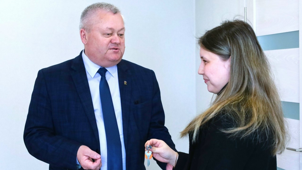 Многодетная сирота из Чамзинки получила долгожданную квартиру