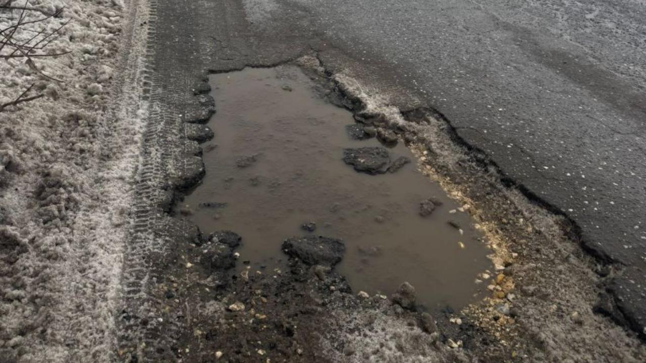 Ямы от Цыганского до Макаровки - угроза для автомобилистов