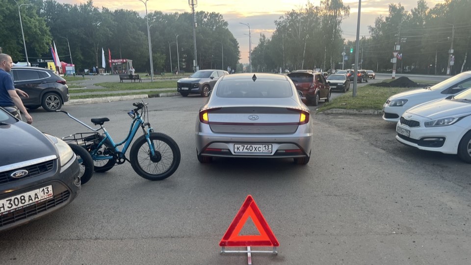 В Саранске около парка сбили девочку-велосипедистку
