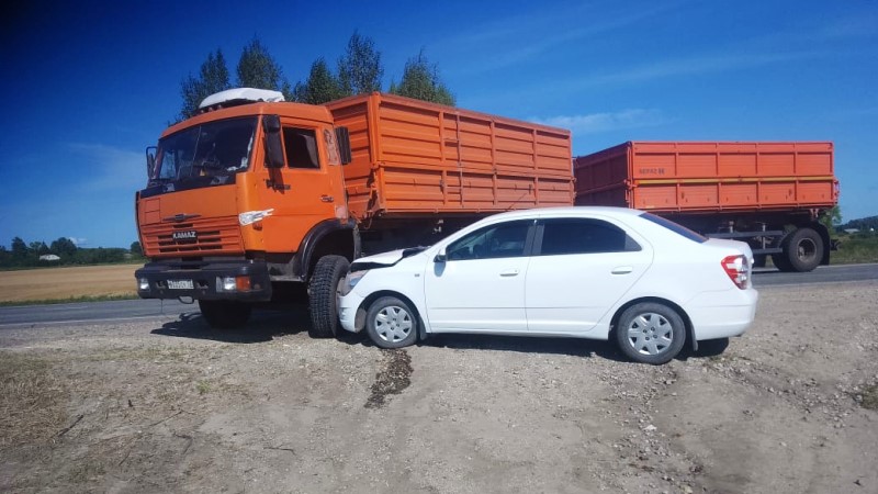 В Мордовии столкнулись «КамАЗ» и «Шевролет»