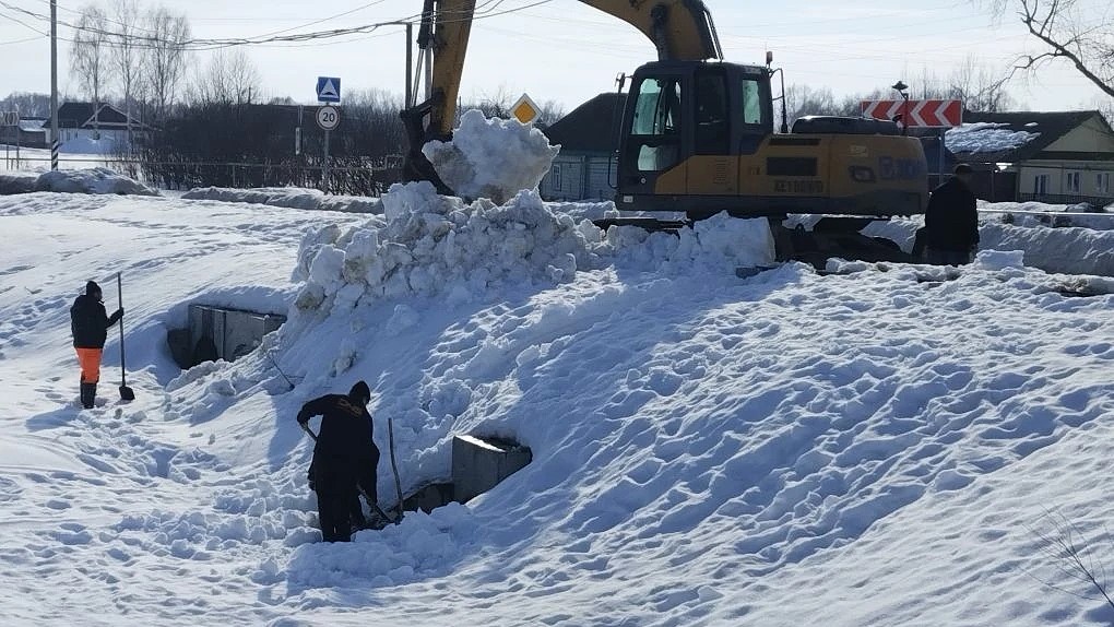 В Новой Карьге очистили водопропускные трубы