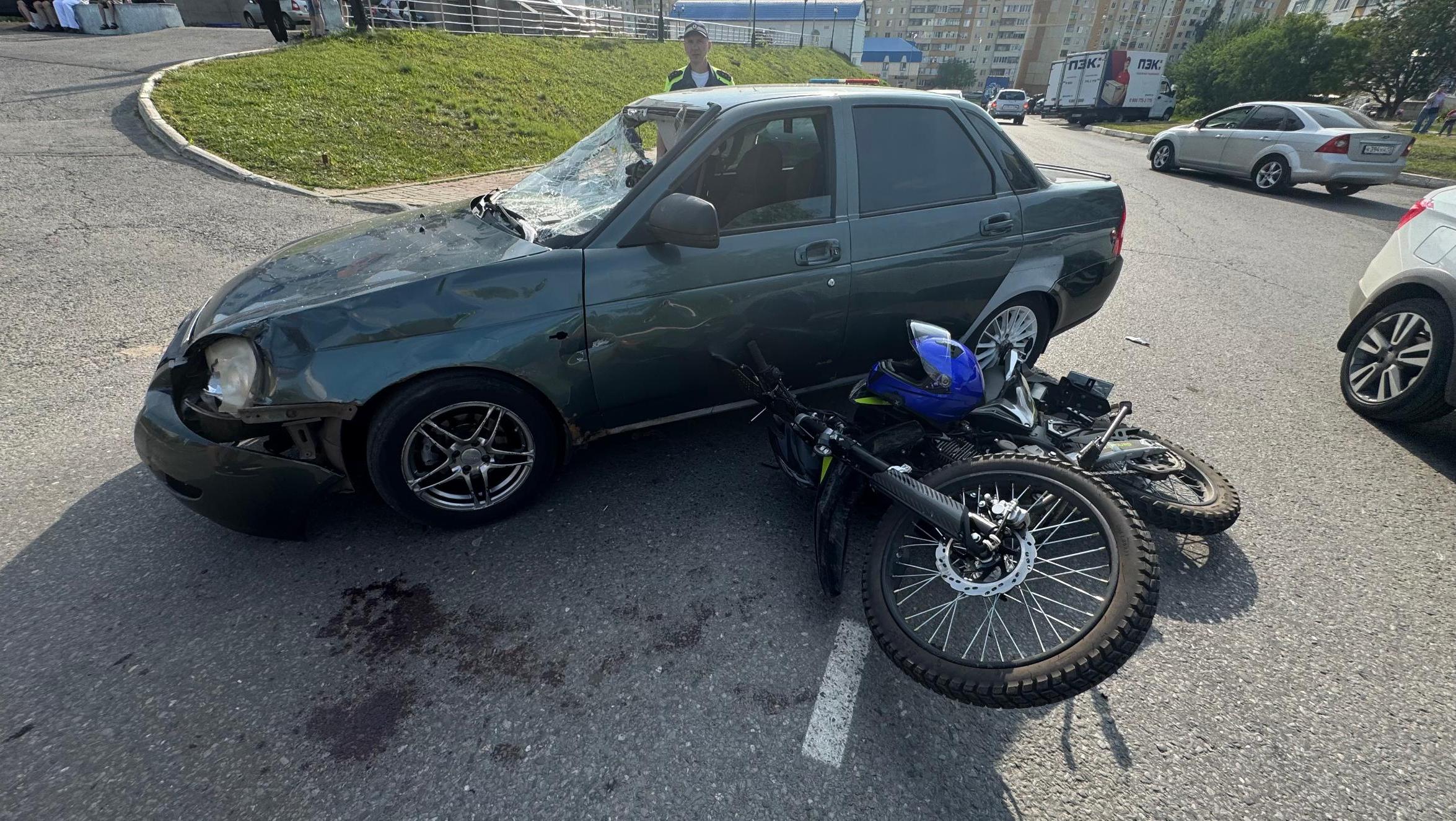 Водитель «Приоры» сбил мотоциклиста в Саранске, выехав на него со «второстепенки» Водитель «Приоры» сбил мотоциклиста в Саранске, выехав на него со «второстепенки»