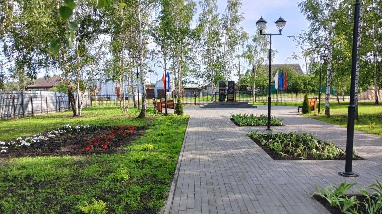 В Больших Березниках завершили благоустройство сквера Героев В Больших Березниках завершили благоустройство сквера Героев