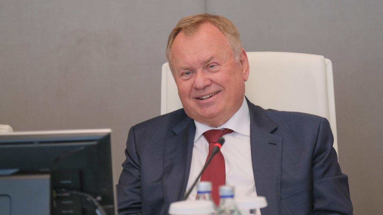 Глава ВТБ Андрей Костин рассказал, как лично протестировал оплату по QR-коду в Китае, купив апельсин​​​