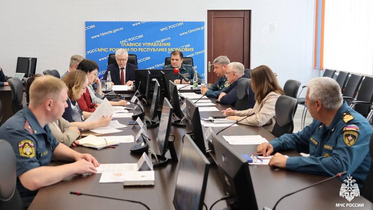 В Мордовии обсудили вопросы готовности летних лагерей к приему детей В Мордовии обсудили вопросы готовности летних лагерей к приему детей