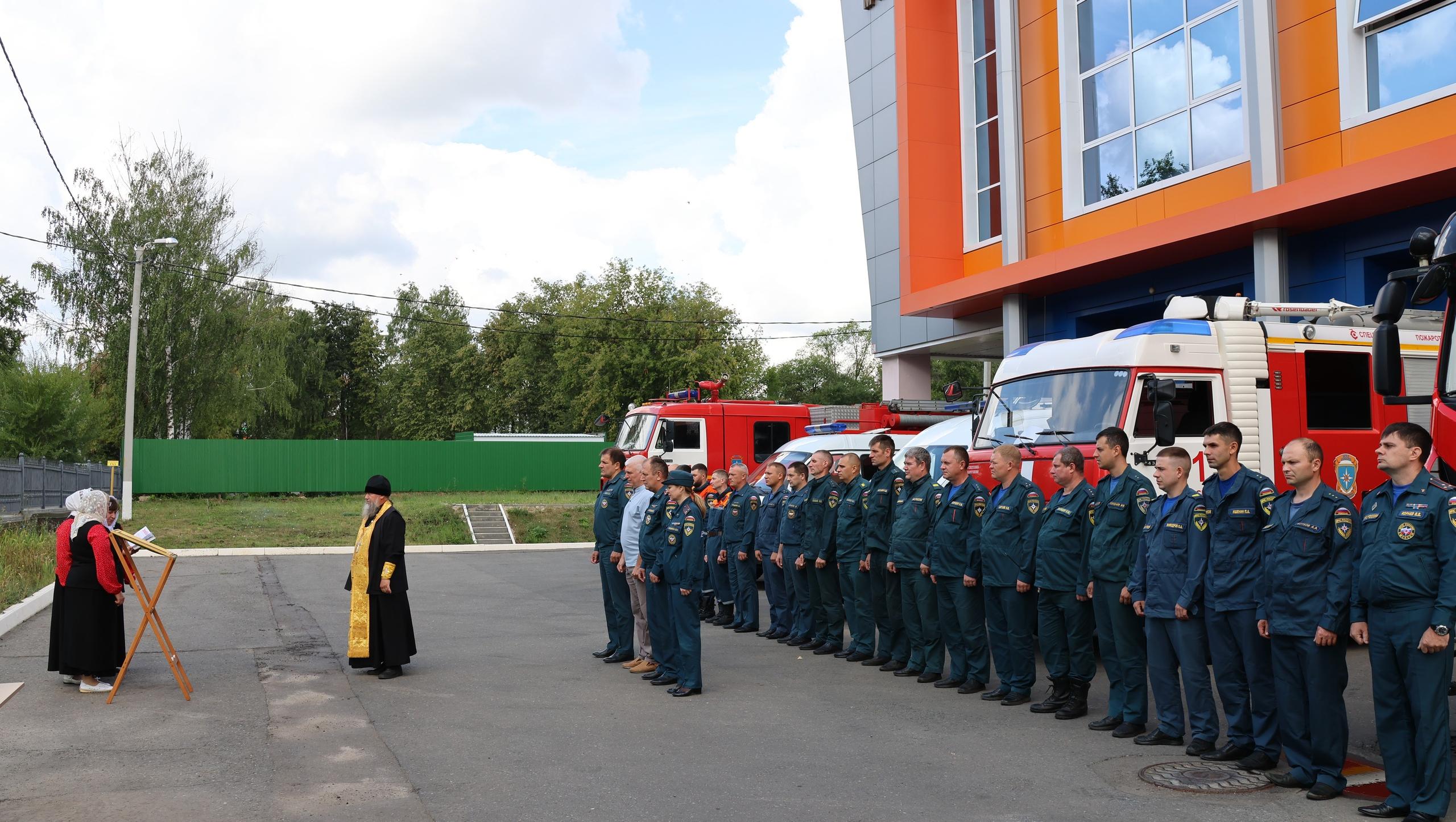 В Саранске помолились о погибших спасателях В Саранске помолились о погибших спасателях