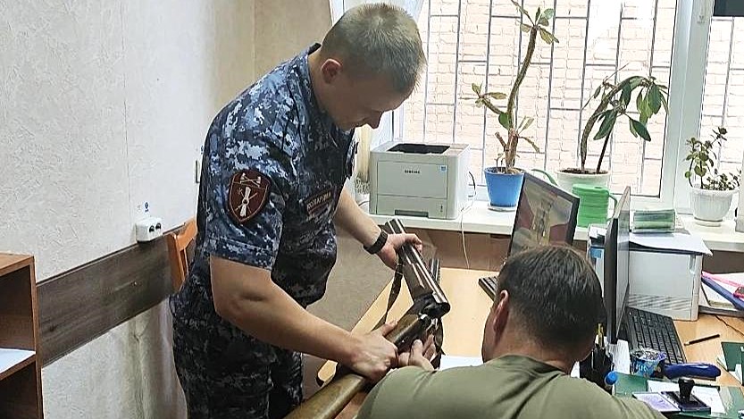Охотники Мордовии передали ружья бойцам СВО