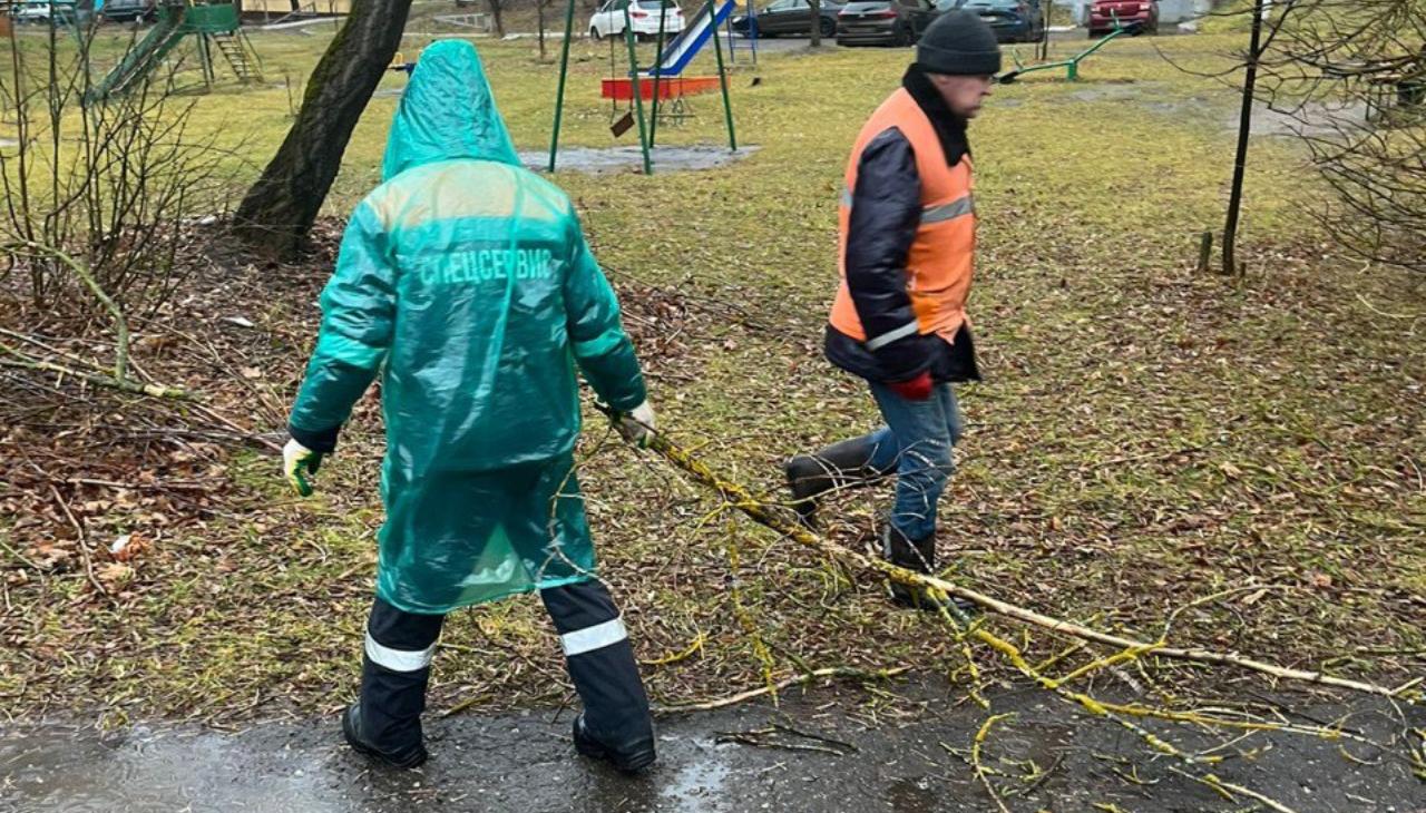 В Саранске продолжают устранять последствия шторма