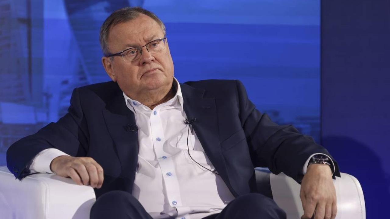 Глава ВТБ предложил расширить полномочия банков в борьбе с дропами