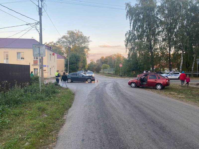 В Саранске автоледи на «БМВ» не пропустила «Калину»: пострадал ребенок