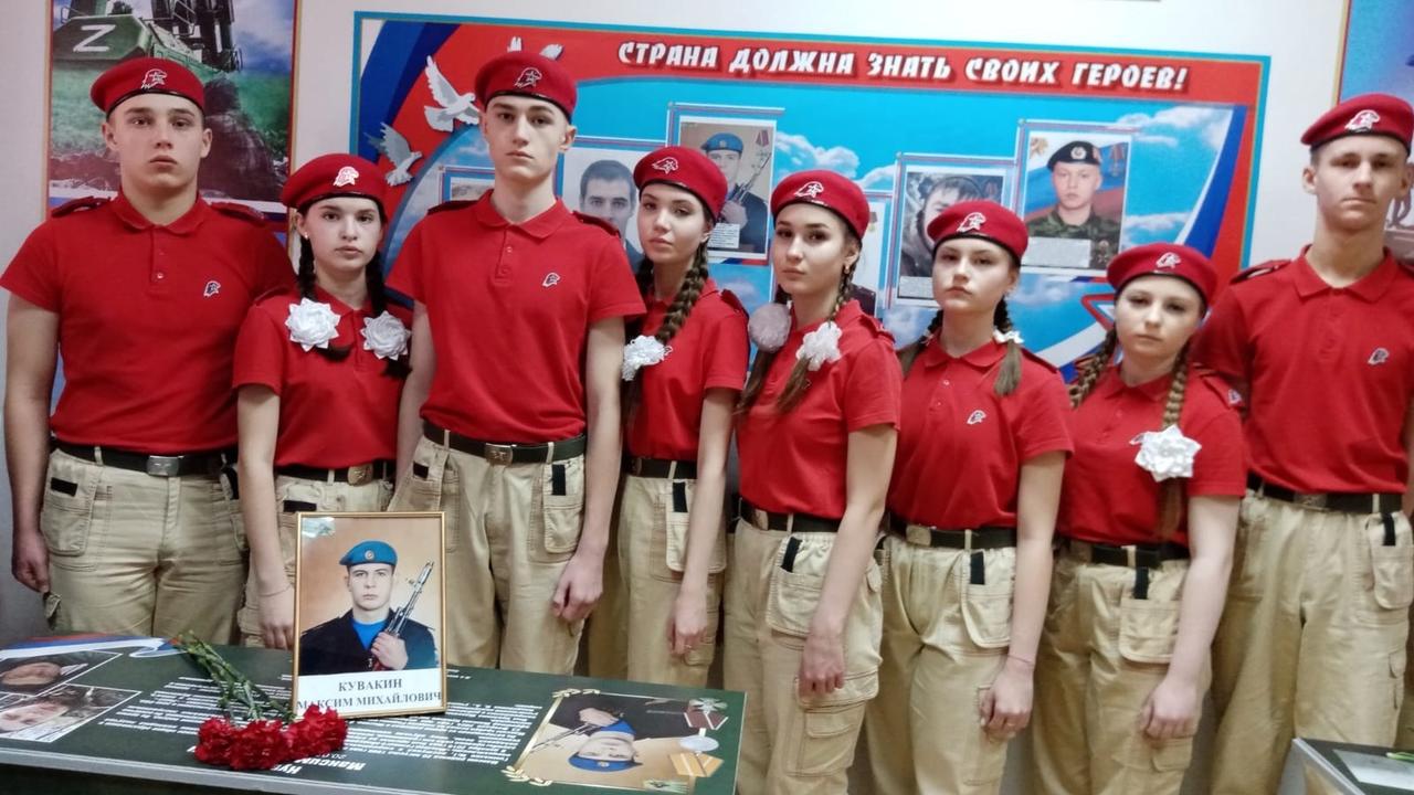 Две парты Героев открыли в Рузаевской школе Две парты Героев открыли в Рузаевской школе