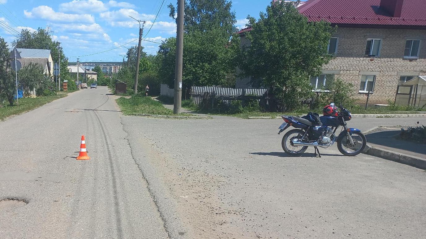 В Берсеневке мотоциклист опрокинулся среди бела дня В Берсеневке мотоциклист опрокинулся среди бела дня