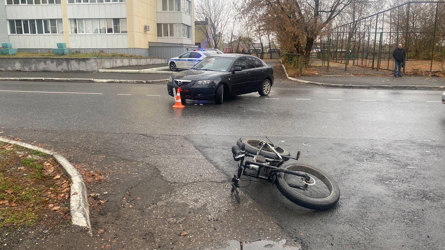 «Мазда» сбила велосипедиста в центре Саранска