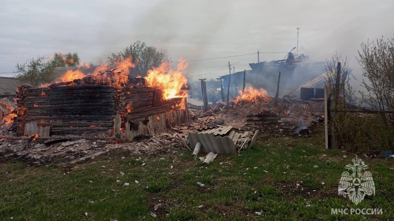 Три пожара за сутки тушили огнеборцы Мордовии Три пожара за сутки тушили огнеборцы Мордовии