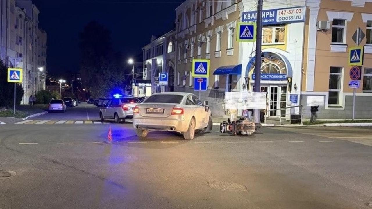 В Саранске иномарка сбила юношу на мопеде