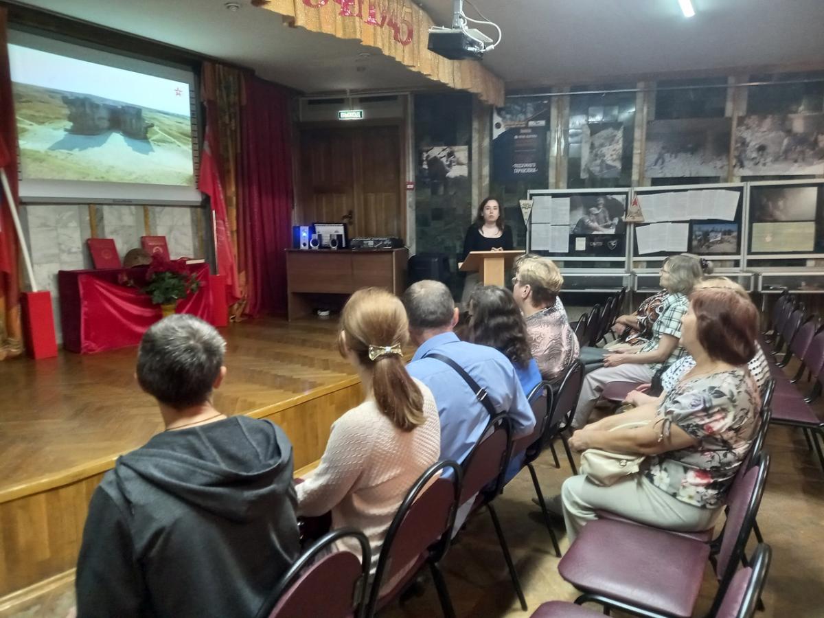 В музее Саранска провели исторический тифлоэкскурс о героях Великой Отечественной войны