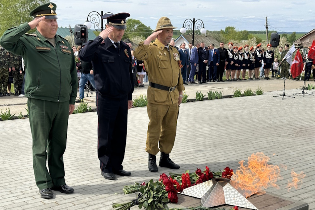 В Атяшевском районе сельский мемориал памяти земляков ВОВ подключили к сетевому газу В Атяшевском районе сельский мемориал памяти земляков ВОВ подключили к сетевому газу