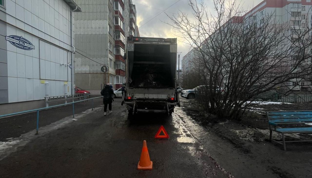 Мусоровоз насмерть сбил бабушку в саранском дворе Мусоровоз насмерть сбил бабушку в саранском дворе
