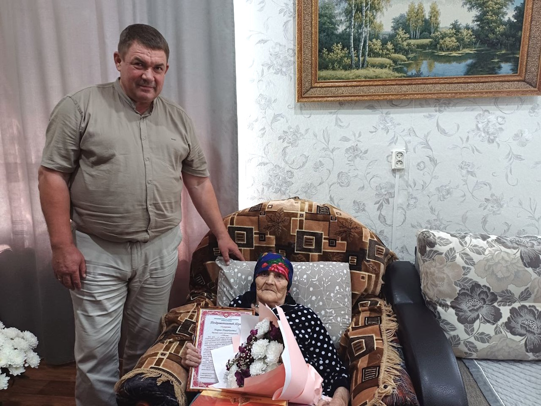 Жительницу села Пуркаево с 90-летием поздравил глава Дубенского района Жительницу села Пуркаево с 90-летием поздравил глава Дубенского района