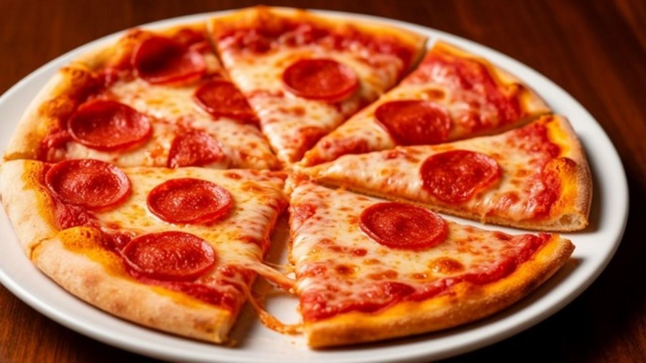 Два жителя Саранска отравились едой из доставки