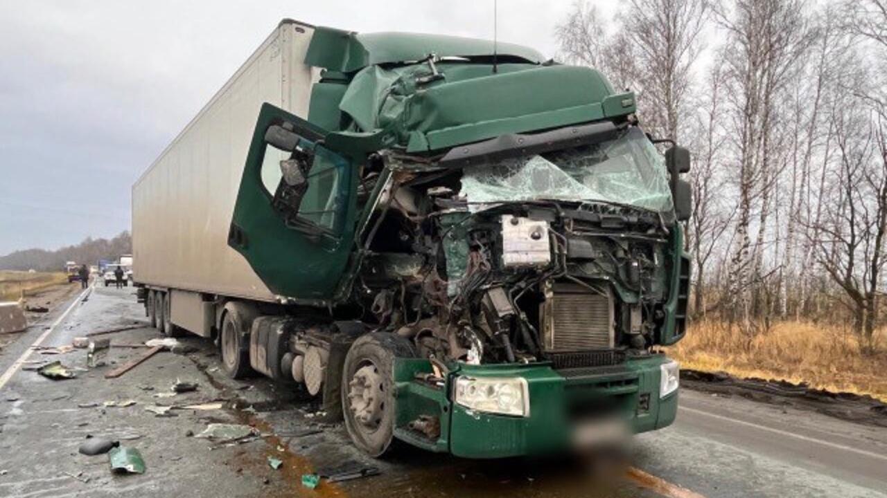 Дальнобойщик погиб в ДТП с двумя фурами на дороге «Нижний Новгород - Саратов» 