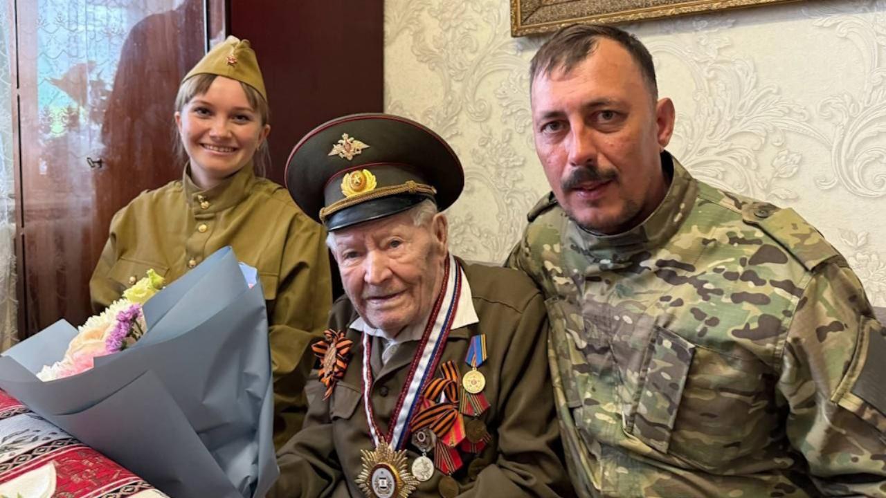 Православная молодежь Мордовии поздравила ветерана Великой Отечественной войны Православная молодежь Мордовии поздравила ветерана Великой Отечественной войны