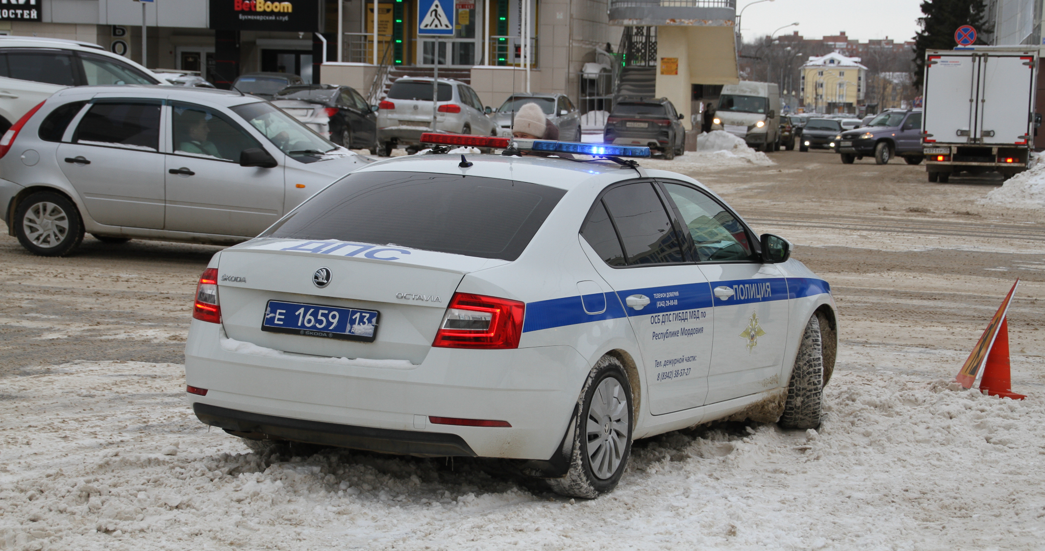 В Саранске на улице Федосеенко остановили пьяного водителя без прав 