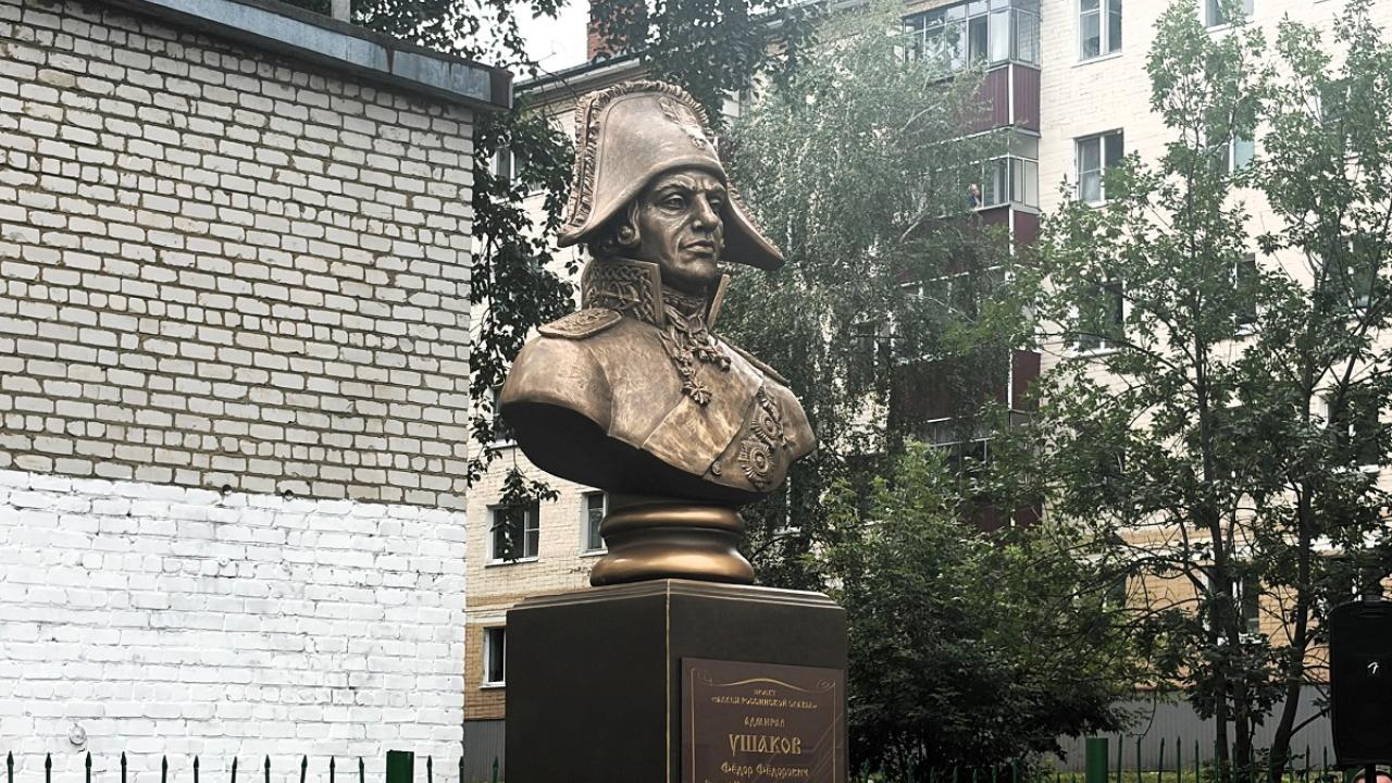 В Саранске освятили бюст святого праведного воина Фёдора Ушакова