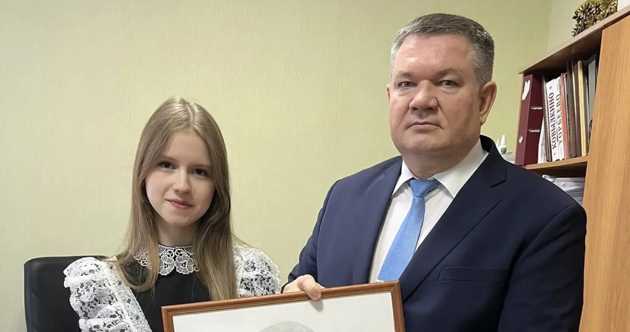 Чиновнику в Мордовии школьница подарила его портрет 