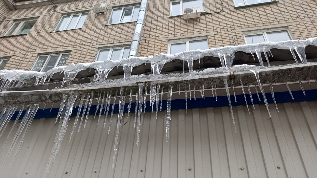 Травмированную ледяной глыбой школьницу из Рузаевки отправили на домашнее лечение