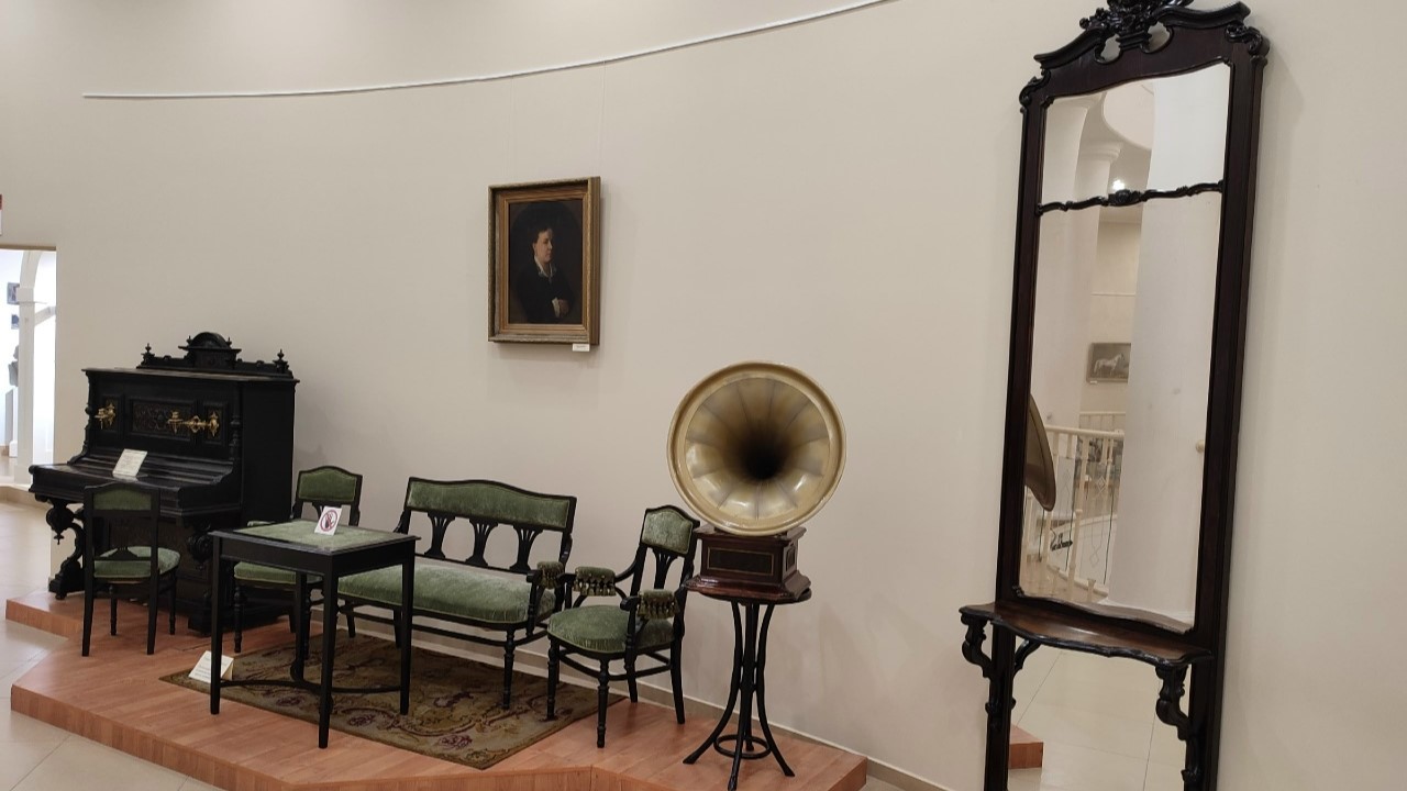 Жители Мордовии могут заглянуть в старинное зеркало