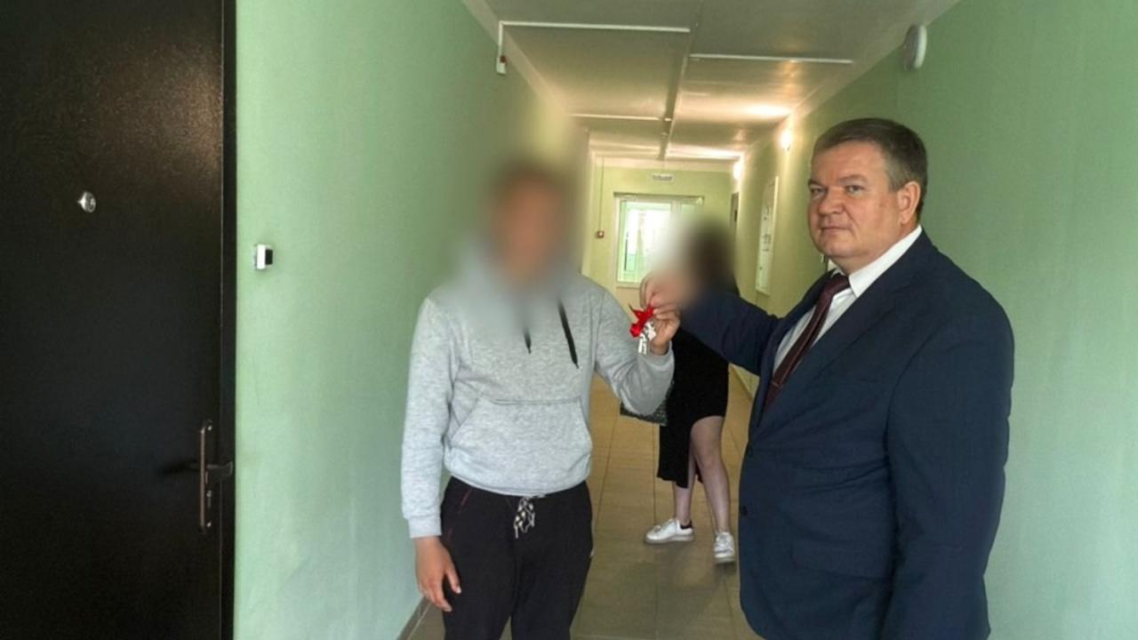 Участник спецоперации из Темникова получил ключи от новой квартиры Участник спецоперации из Темникова получил ключи от новой квартиры