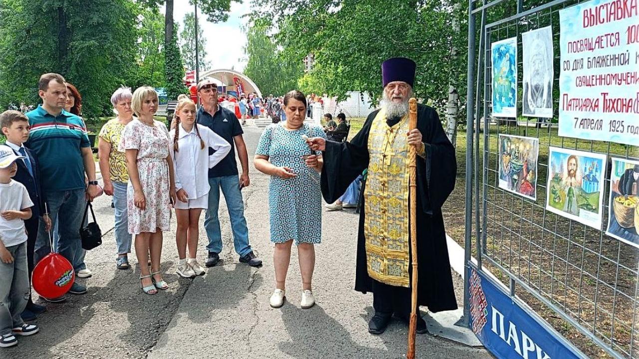 В парке Саранска прошла выставка детских рисунков, посвященных святителю Тихону В парке Саранска прошла выставка детских рисунков, посвященных святителю Тихону