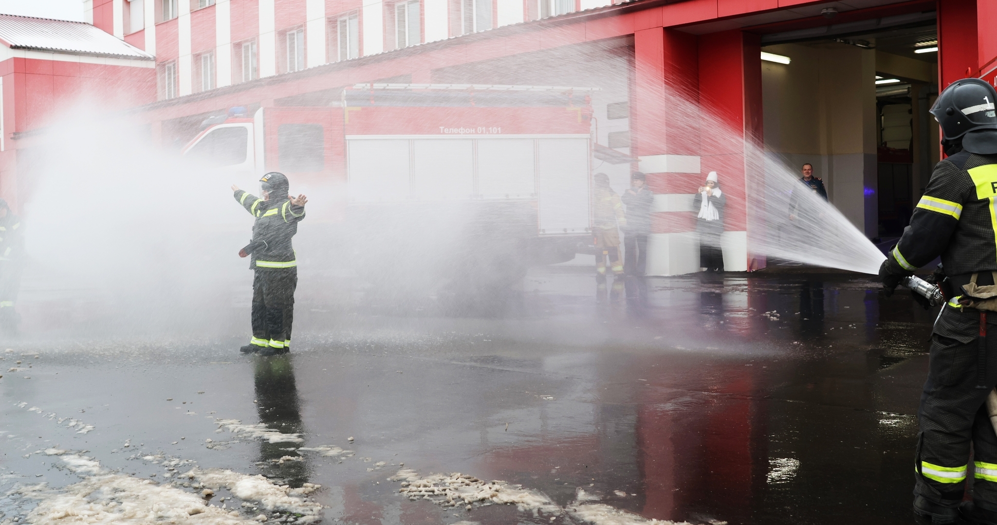 В Саранске под вой сирен проводили на пенсию пожарного Александра Шепелева 