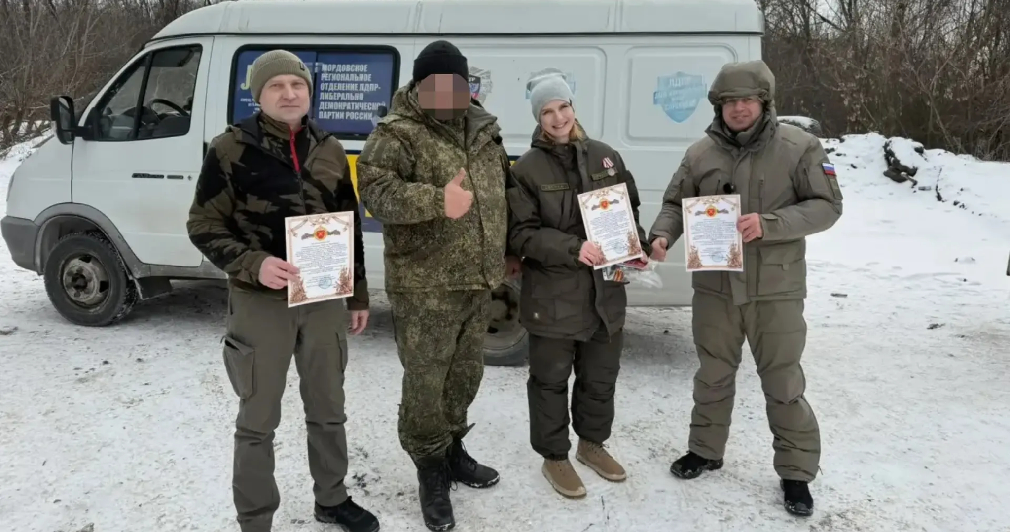 Активисты ЛДПР доставили гуманитарную помощь бойцам в Херсонскую область 