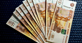 Жители России рассказали, на что они копят деньги 