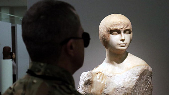 В Саранске незрячие ветераны СВО «увидели» скульптуры Эрьзи на ощупь