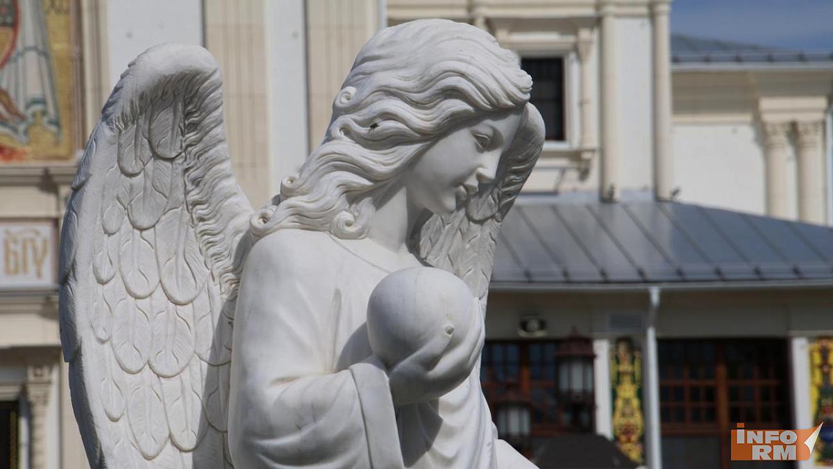 В одном из храмов России мироточит икона Николая II