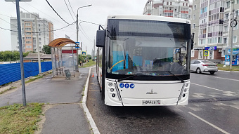 В Саранске женщина выпала из автобуса