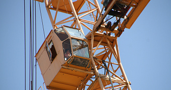 Школу №9 в Саранске продолжают строить нелегалы 