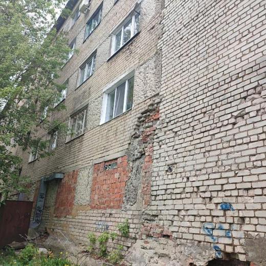 Из аварийной пятиэтажки на Студенческой в Саранске не переселяют больше полсотни человек