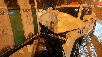 В Саранске «Семейное такси» протаранило стоящий автобус