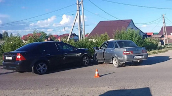 В Мордовии столкнулись «десятка» и «Форд»: водитель в больнице