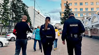 В Саранске полицейские разбудили спящего на скамейке наркомана