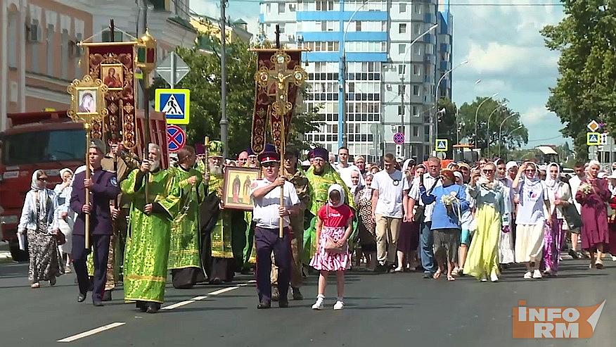В Саранске День семьи, любви и верности отметили крестным ходом