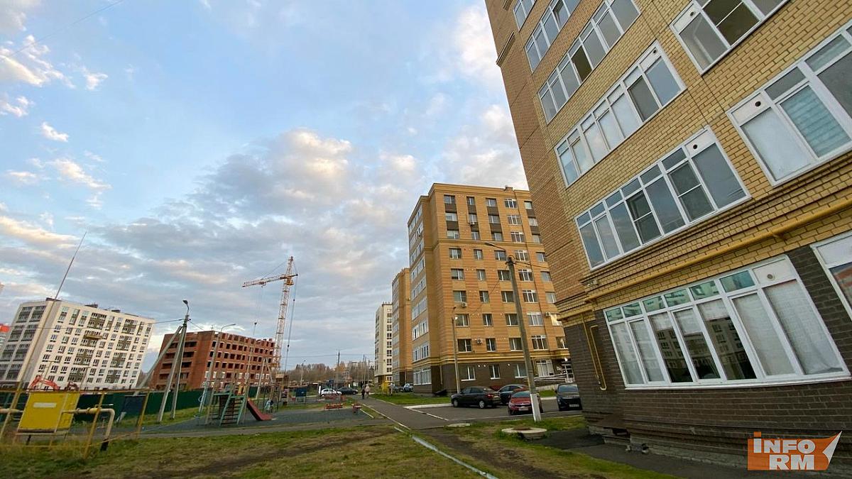 Жителей России предупредили о штрафах за обувь в подъезде  Жителей России предупредили о штрафах за обувь в подъезде