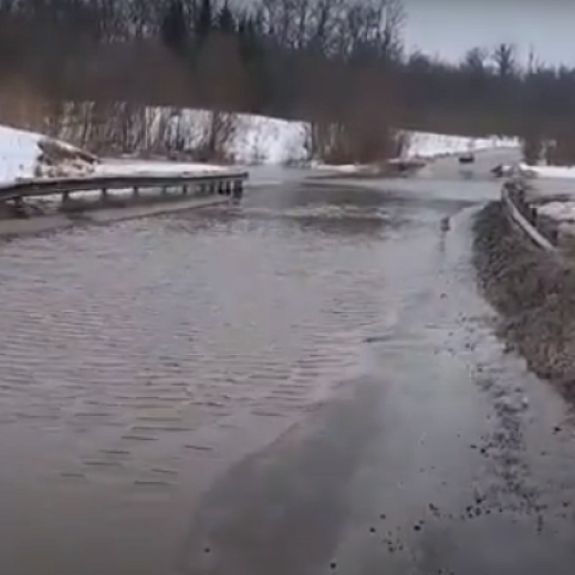 В Мордовии из-за дождей подтоплен низководный мост