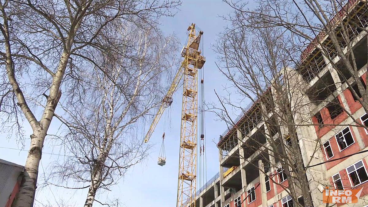 В Саранске строят последний этаж нового онкоцентра