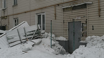 Жители Саранска из-за снега выбирались из дома через окна